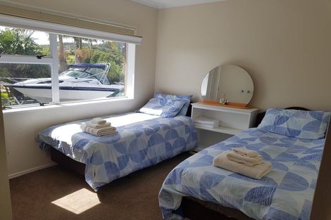 Photo of property in 140 Kaipara Road, Papakura, 2582