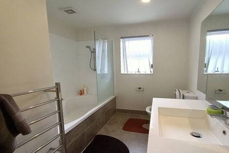 Photo of property in 71 Grove Road, Papakura, 2110