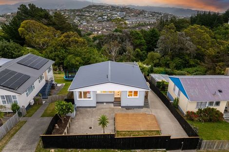 Photo of property in 16 Sasanof View, Ascot Park, Porirua, 5024