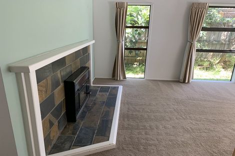 Photo of property in 1/15 Fairfax Avenue, Northcote, Auckland, 0627