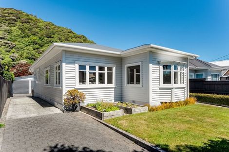Photo of property in 73 Oroua Street, Eastbourne, Lower Hutt, 5013