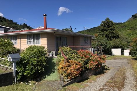 Photo of property in 51 Dorset Street, Picton, 7220