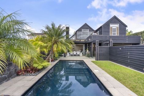 Photo of property in 13 Maritime Terrace, Birkenhead, Auckland, 0626