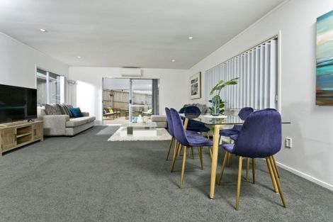 Photo of property in 1/10 Witheford Drive, Bayview, Auckland, 0629