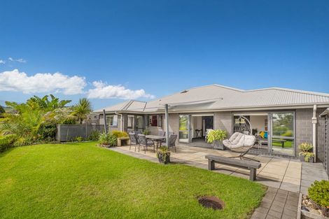 Photo of property in 28 Motukorure Parade, Cooks Beach, Whitianga, 3591