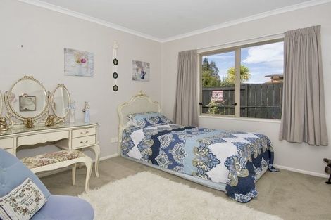 Photo of property in 1 Mcleod Place, Papamoa Beach, Papamoa, 3118