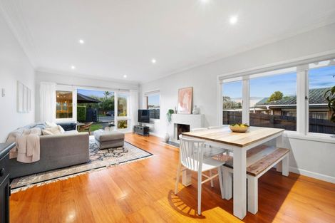 Photo of property in 20 Bradbury Road, Botany Downs, Auckland, 2010