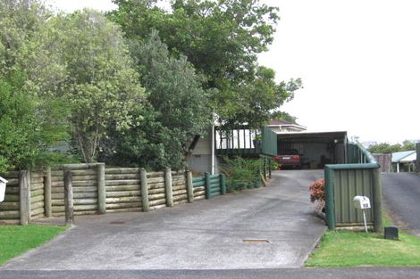 Photo of property in 10 Serwayne Place, Sunnyvale, Auckland, 0612