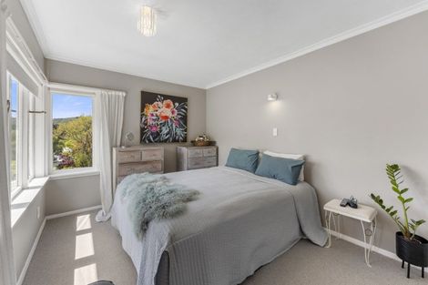 Photo of property in 33 Jocelyn Crescent, Pinehaven, Upper Hutt, 5019