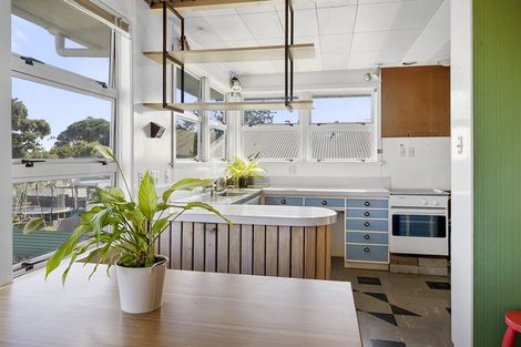 Photo of property in 86 Fulford Street, New Plymouth, 4310