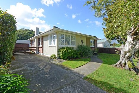 Photo of property in 18 Whirinaki Crescent, Heretaunga, Upper Hutt, 5018