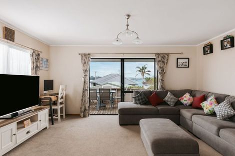 Photo of property in 7a Omokoroa Road, Omokoroa, 3114