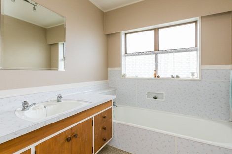 Photo of property in 2/17 Ngarimu Crescent, Taradale, Napier, 4112