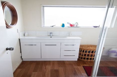 Photo of property in 2/137 Titirangi Road, New Lynn, Auckland, 0600