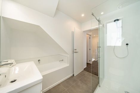 Photo of property in 5 Garfield Street, Brooklyn, Wellington, 6021