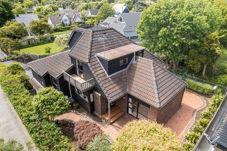 Photo of property in 2/16 Cheviot Road, Lowry Bay, Lower Hutt, 5013