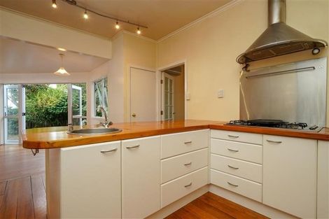 Photo of property in 1/1 Moana Avenue, Bayswater, Auckland, 0622