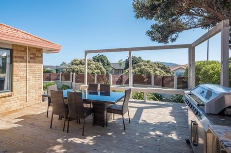 Photo of property in 18 Kotuku Drive, Paraparaumu Beach, Paraparaumu, 5032