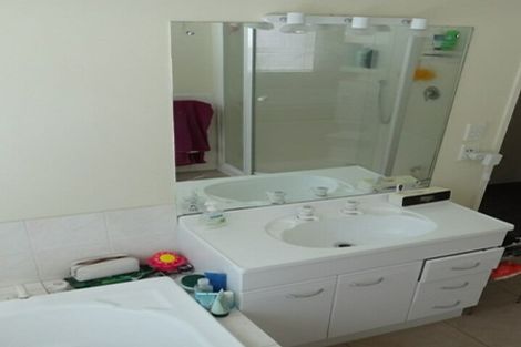 Photo of property in 299a Great North Road, Henderson, Auckland, 0612