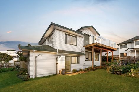 Photo of property in 1a Lobelia Rise, Goodwood Heights, Auckland, 2105