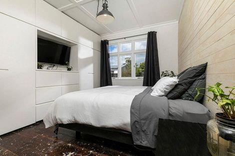 Photo of property in 5 Don Buck Road, Henderson, Auckland, 0614