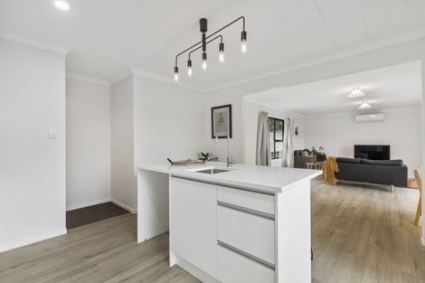 Photo of property in 17a Hillcrest Road, Hatfields Beach, Orewa, 0931