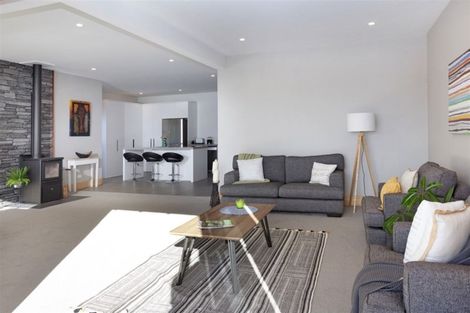 Photo of property in 32 The Brae, Mount Pleasant, Christchurch, 8081