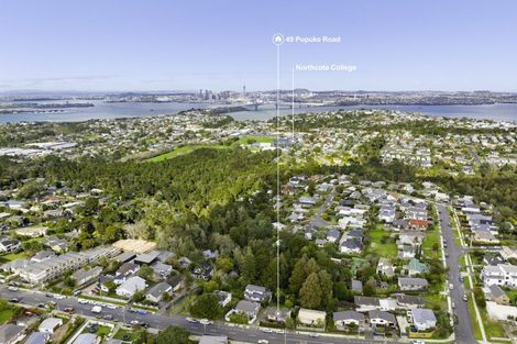 Photo of property in 49 Pupuke Road, Birkenhead, Auckland, 0627