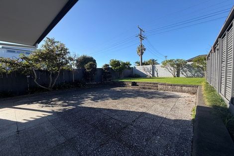 Photo of property in 2/42 Aberdeen Road, Campbells Bay, Auckland, 0620