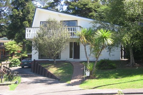 Photo of property in 69 Easton Park Parade, Glenfield, Auckland, 0629