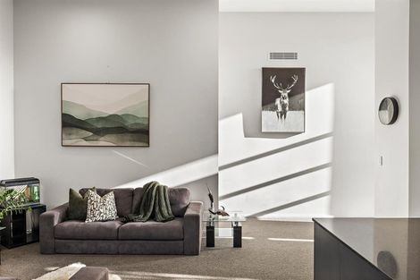 Photo of property in 8 Sir Lincoln Drive, Kumeu, 0810