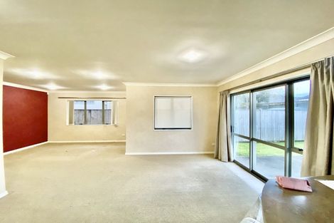 Photo of property in 6 Lissleton Drive, East Tamaki, Auckland, 2013