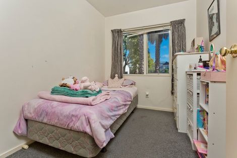 Photo of property in 4/31 Fields Parade, Oteha, Auckland, 0632