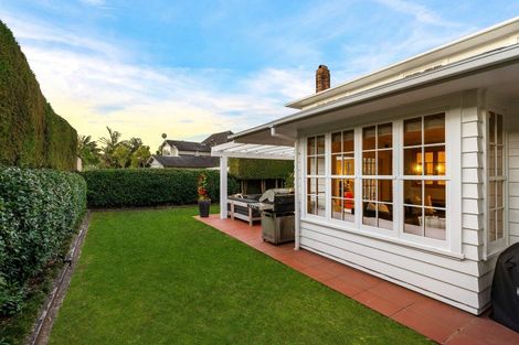 Photo of property in 28 Jubilee Avenue, Devonport, Auckland, 0624