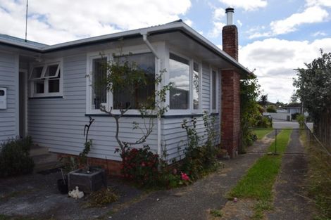 Photo of property in 14 Edgerton Road, Te Atatu Peninsula, Auckland, 0610