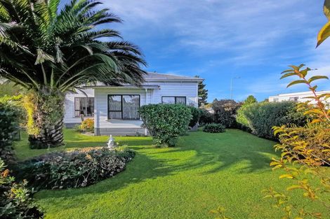 Photo of property in 1 Allardice Street, Dannevirke, 4930