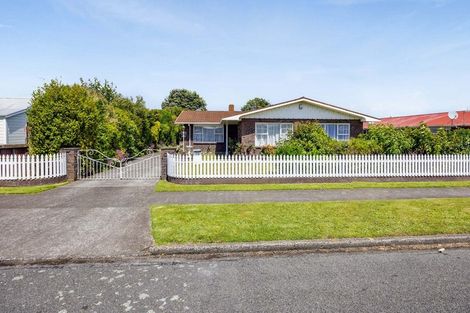 Photo of property in 27 Fairfield Road, Hawera, 4610