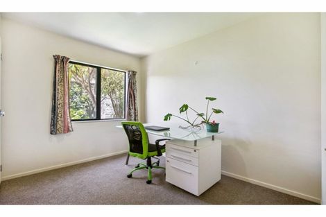Photo of property in 9/42 Fields Parade, Oteha, Auckland, 0632