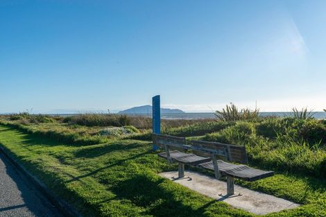 Photo of property in 4 Scott Avenue, Otaki Beach, Otaki, 5512