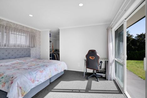 Photo of property in 12 Oakmont Crescent, Waiwhakaiho, New Plymouth, 4312