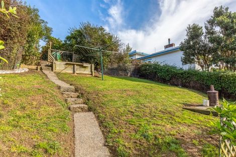 Photo of property in 38 Raroa Terrace, Tawa, Wellington, 5028