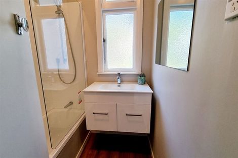 Photo of property in 94a Waikawa Road, Picton, 7220