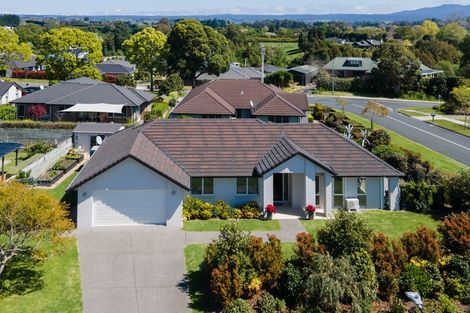 Photo of property in 2 Tranquil Grove, Omokoroa, 3114