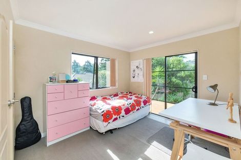 Photo of property in 2/890 East Coast Road, Northcross, Auckland, 0630