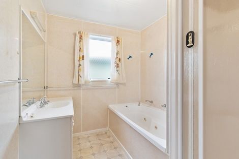 Photo of property in 19 Timaru Road, Waimate, 7924