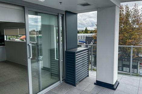 Photo of property in Bella Vista, 2d/84 Gunner Drive, Te Atatu Peninsula, Auckland, 0610