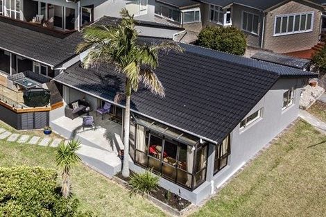 Photo of property in 10 Sea View Terrace, Cockle Bay, Auckland, 2014