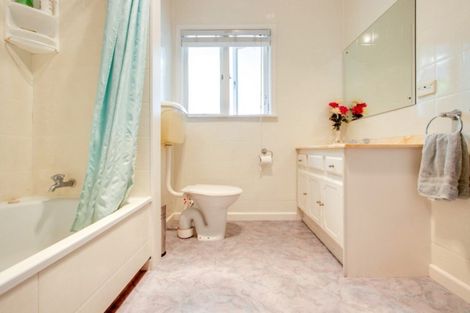 Photo of property in 7 Cambridge Terrace, Taradale, Napier, 4112