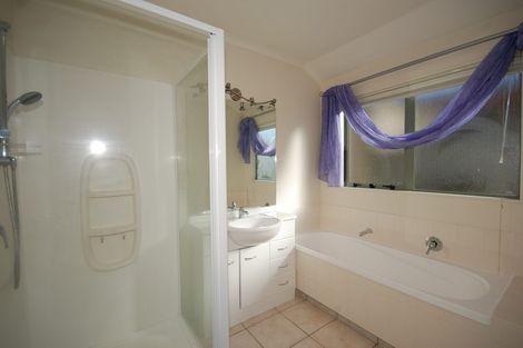 Photo of property in 23 Ironstone Place, Randwick Park, Auckland, 2105