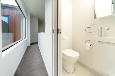 Photo of property in 2/50 Mandalay Terrace, Khandallah, Wellington, 6035